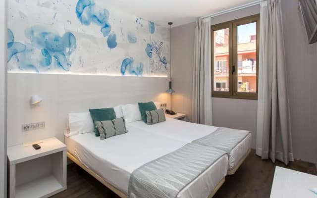Hostal Operaramblas - photo 5