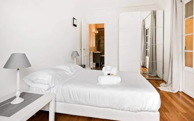 Bright Champerret Apartment Fits 4 in Paris 17th! - photo 4