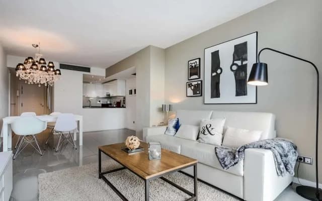 Stylish 2bed/2bath With Swimming Pool - photo 4