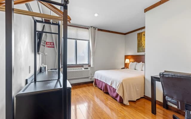 LIC Hotel - photo 4