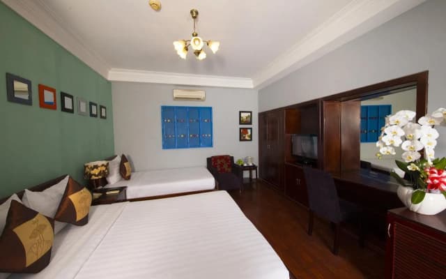 Good Vibes Central Hotel - photo 4