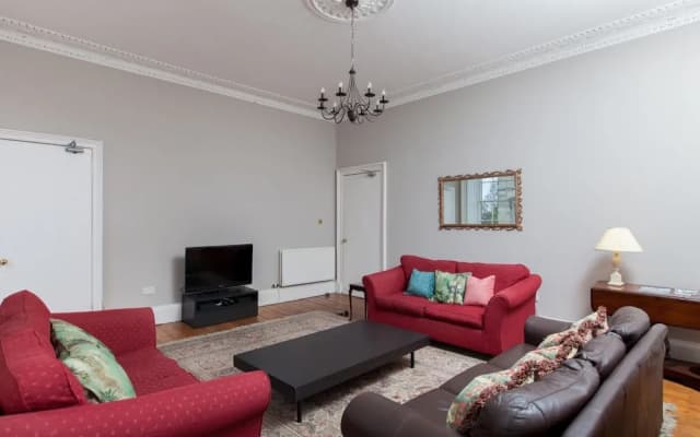 Spacious, Elegant 4BR New Town Flat For 9 - photo 4