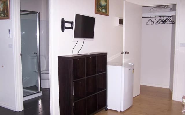 Westside Serviced Apartments - photo 4