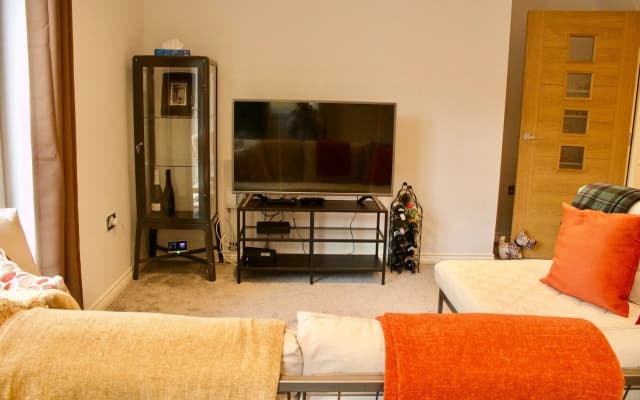 2 Bedroom Flat In Broughton Area - photo 3