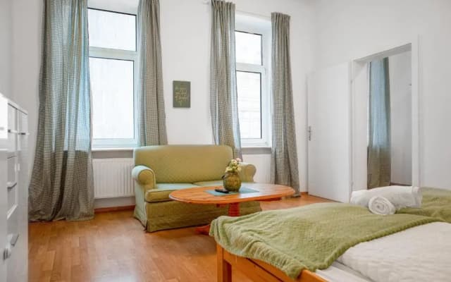 Elegant 2BR Apartment - near Bahnhof Wien Meidling - photo 2