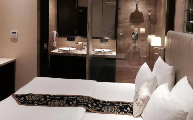 Hotel Emperor Palms at Karol Bagh - photo 2