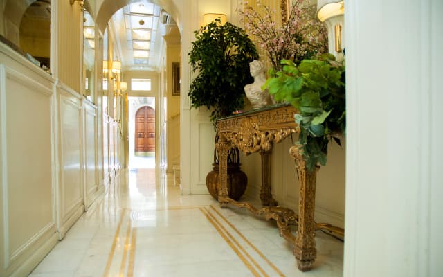 Daniel's Hotel - photo 2