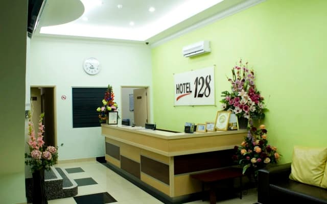 Hotel 128 - photo 2