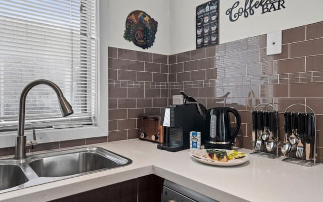 Spacious 3-bed Townhouse in Coburg - photo 5