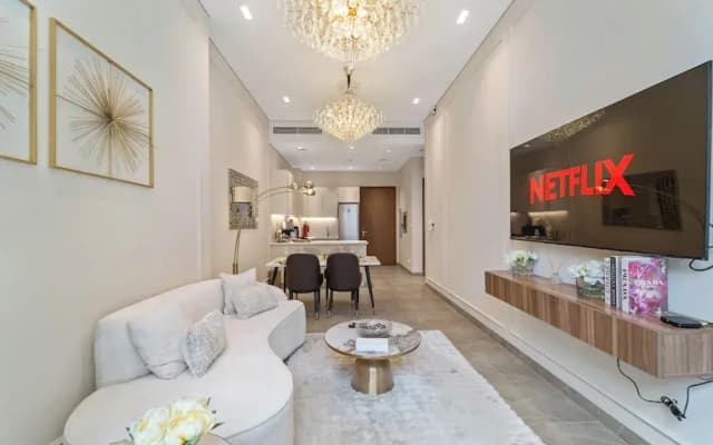 Brand New Stylish Unit near Circle Mall - photo 2