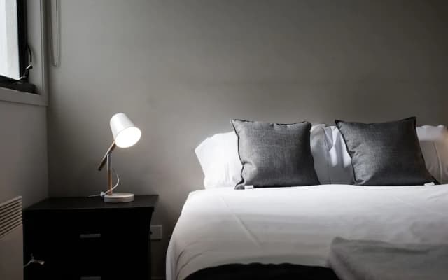 ReadySet Apartments on Altona - photo 2