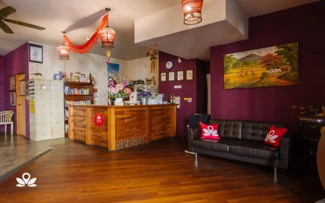 The Explorers Guesthouse and Hostel - photo 2