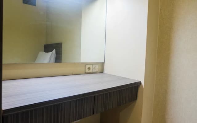 Simply Warm 2BR Green Palace Apartment - photo 2
