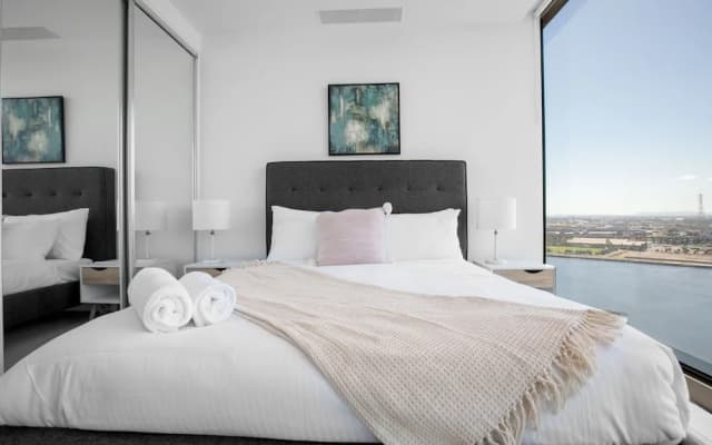 Central Melbourne 2br2bt APT on Collins St+parking - photo 4