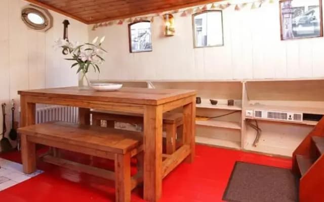 The Burret Houseboat - photo 5
