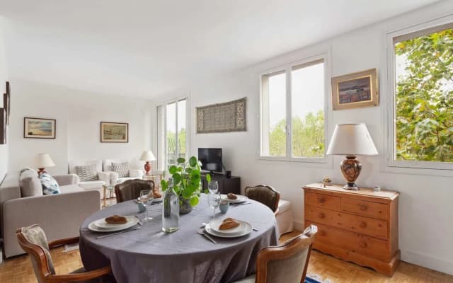 Exquisite Apartment for 4 - Live Like a Parisian - photo 3