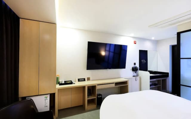 H Avenue Hotel - photo 4