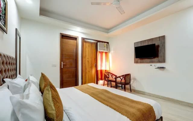 Mauryan Elite Hotel Qutab Minar Metro Station - photo 3