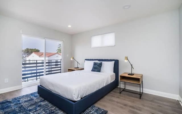 Brand NEW Luxury Modern 3bdr Townhome In Silver Lake - photo 4