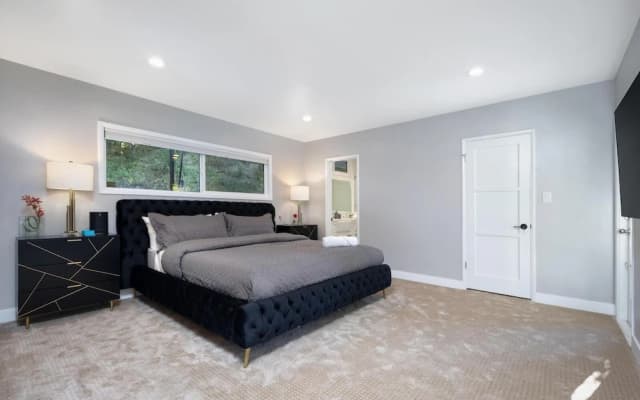Hidden Valley Pl - 90210 Villa With Canyon Views and a Large Private Backyard - photo 2