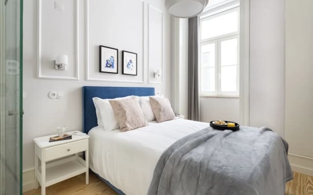 JOIVY Luxurious 2BR Apt w/street view, 2mins to Santa Justa Lift - photo 2
