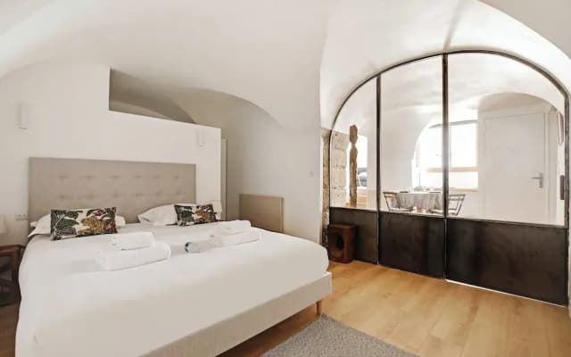 Authentic Apartment - 2br/4p - Monnaie - photo 3