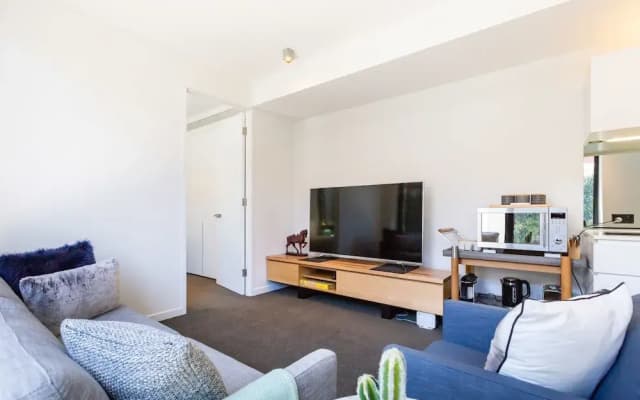 Rosa, 2BDR Richmond Apartment - photo 2