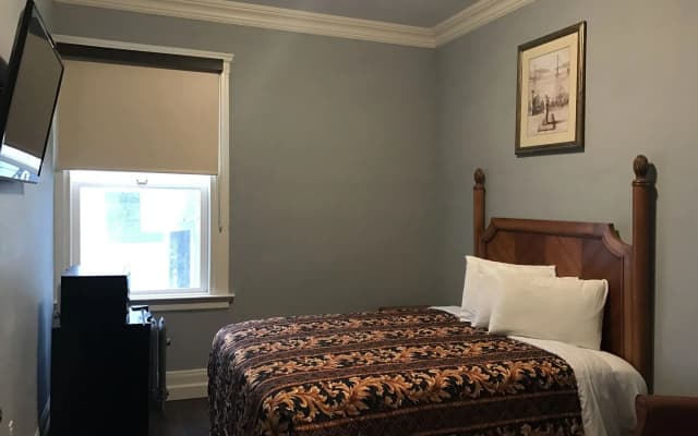 Warfield Hotel - photo 4