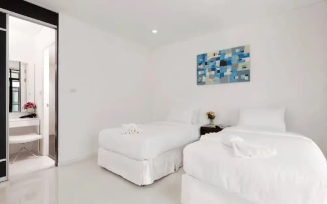 Regent 15 Condo - photo 3
