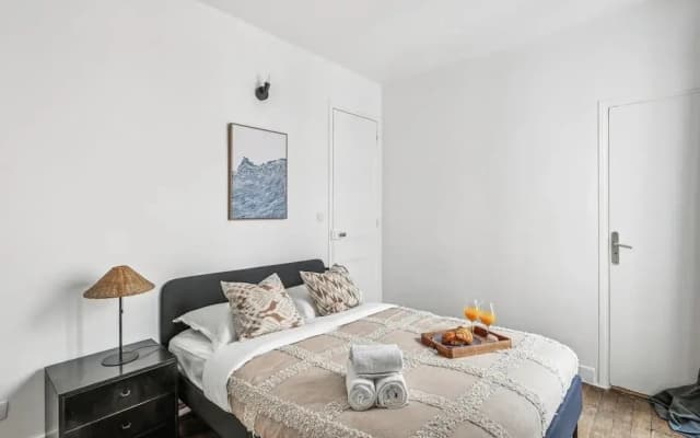 Bright 1BR Steps from Canal Saint-Martin - photo 2