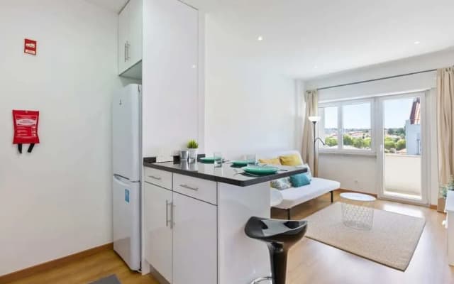 Spacious 1 Bed Apt w/Balcony, Sleeps 3 - photo 2