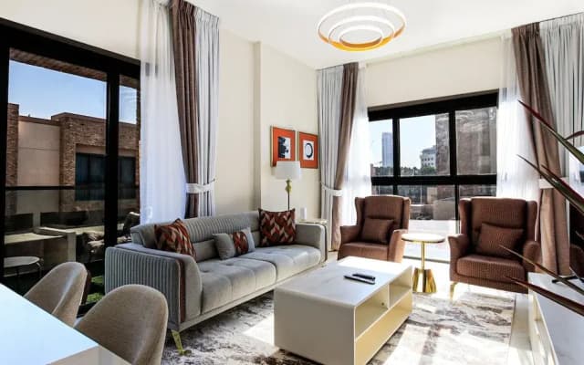 Bright Spacious 2BR with Maids - photo 5