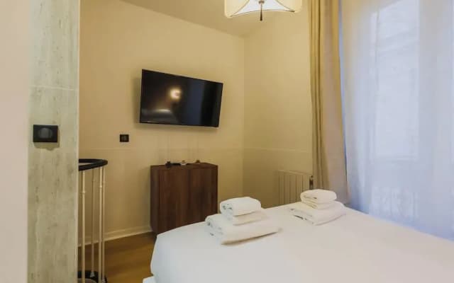 Superb Duplex 1 Bedroom Center of Paris - photo 2
