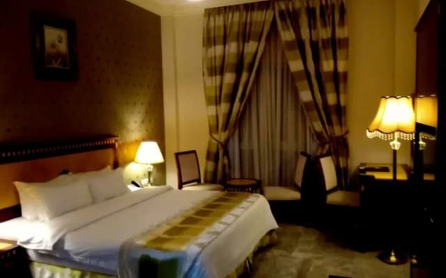 OYO 136 Pioneer Hotel Apartments - photo 3