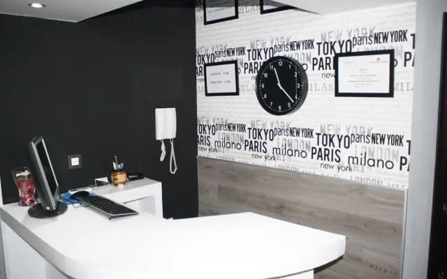 Hostal MH Fuencarral - photo 2