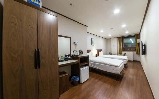 Youngbin Hotel - photo 2