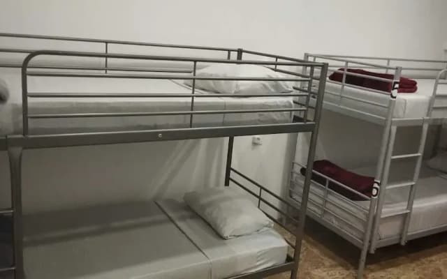 Hostel Travelers Inn - photo 2