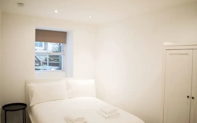 Bright And Modern 2 Bedroom Flat - photo 5