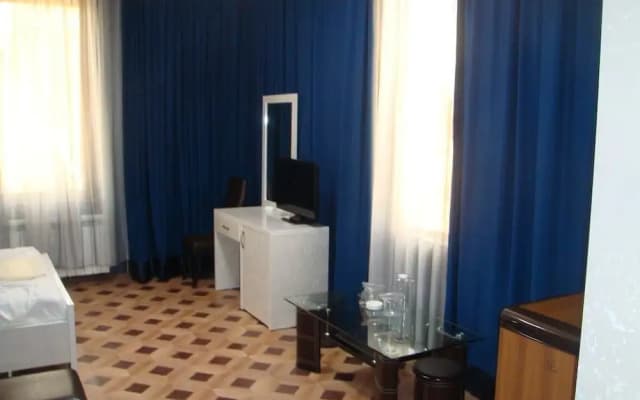 Hotel Luxinn - photo 4