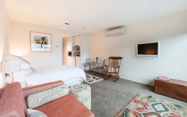 CELESTE, 1BDR East Melbourne Apartment - photo 4