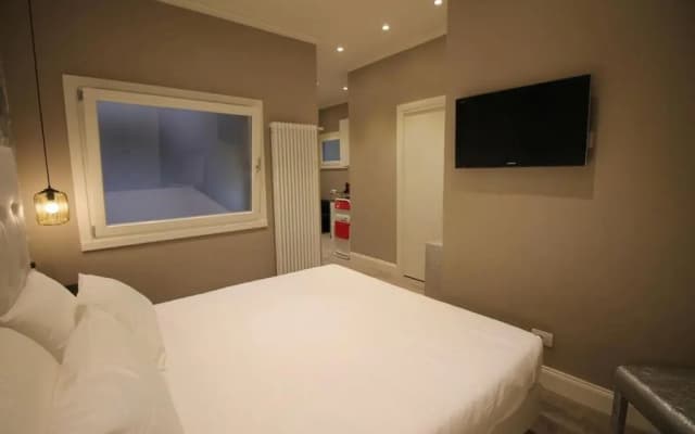 Bell Tower Studio Apartment - photo 2