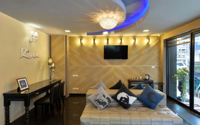 The River Scene Hotel - photo 3