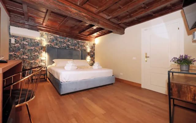 Golden Pantheon Rooms - photo 4