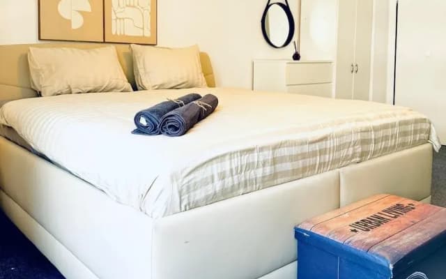 Spacious 7BR Apartment Prime Location - photo 4