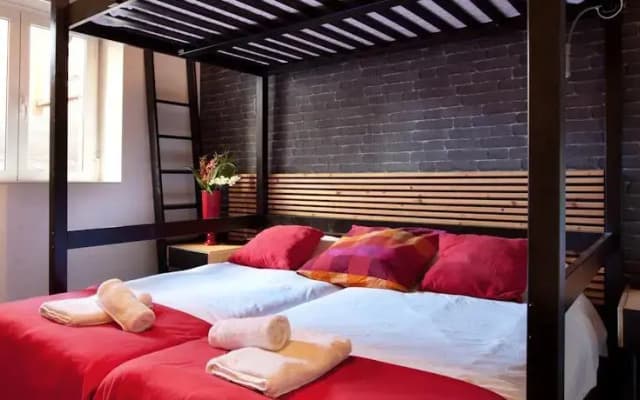 Olympic Village Beach Guesthouse - photo 3