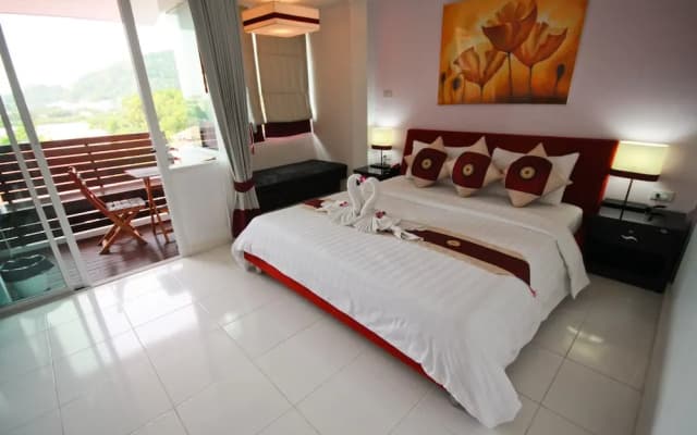 Kata Beach Studio Service Apartment - photo 4