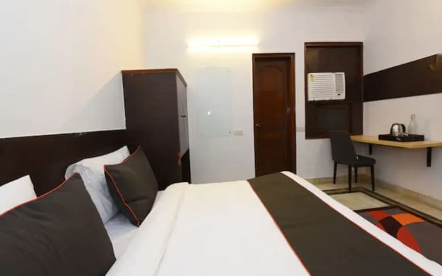 Hotel Shiv Shankara - photo 4