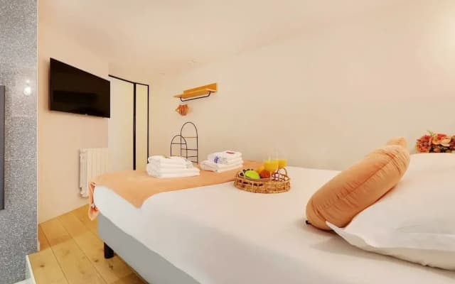 Serene Apartment for 6p Near the Marais - photo 4