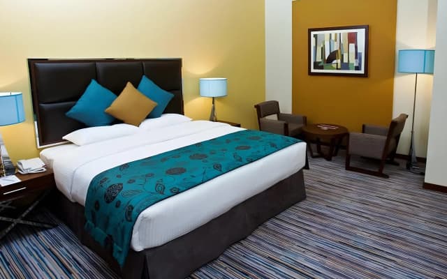 Phoenix Plaza Hotel Apartments - photo 3