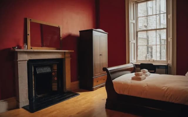 Traditional Central 2-Bed Apartment - photo 4